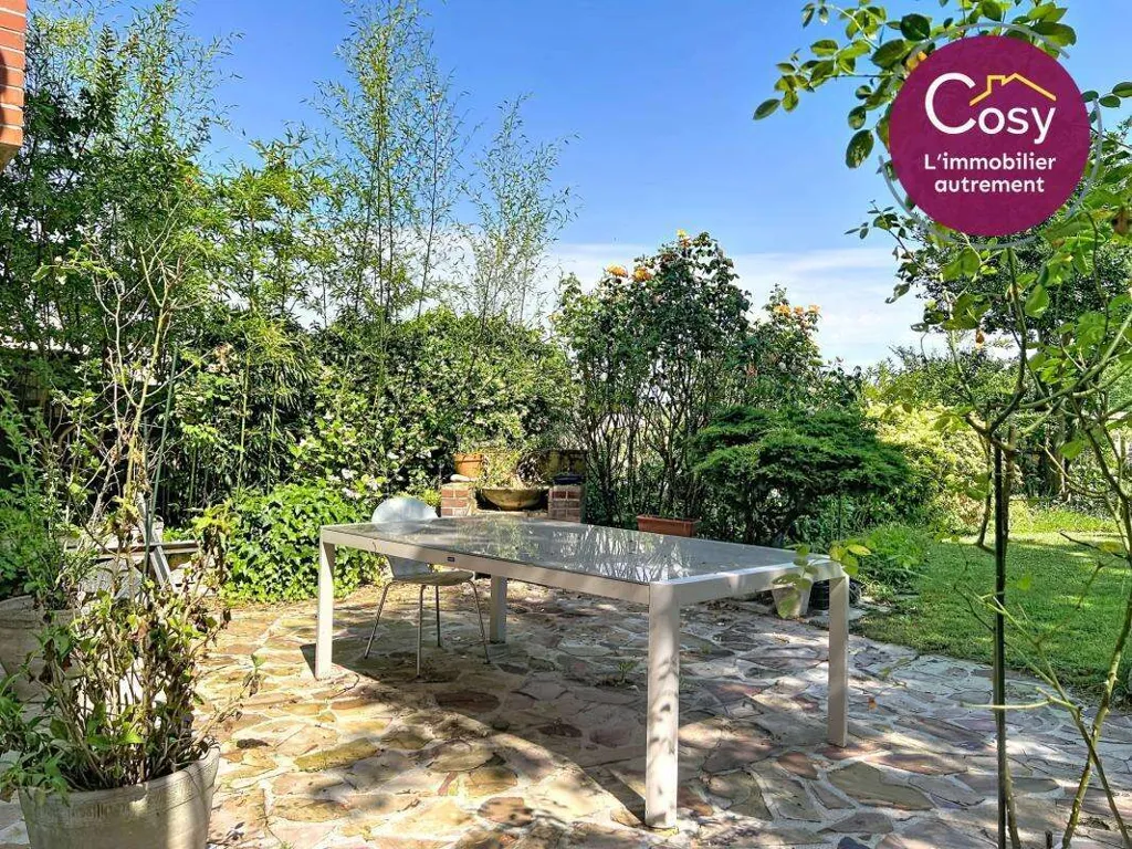 Aed - Character House with Pool in Soissons