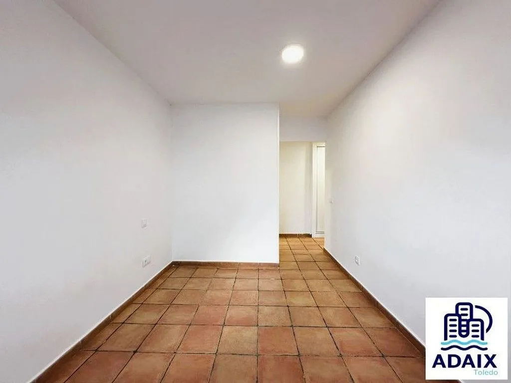 Esik - Modern Flat with Balcony in Santa Olalla