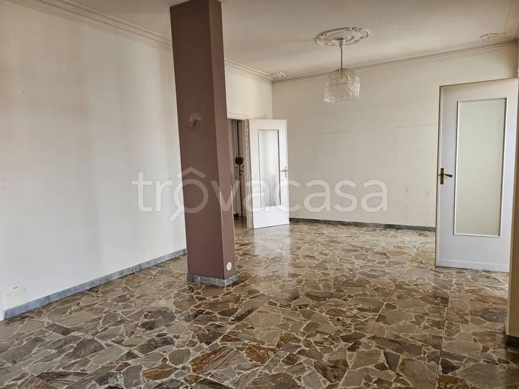 Pièces - Apartment with Balconies in Central Turin