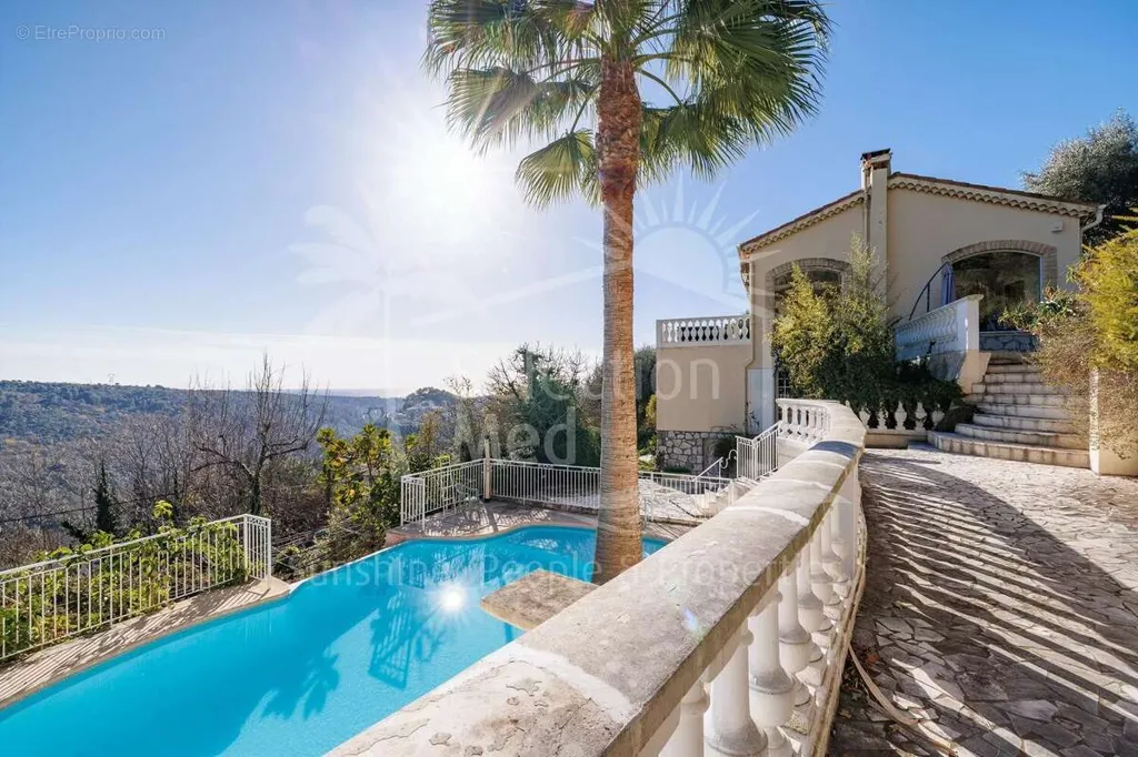Piscine - Villa avec Vue Panoramique sur la Méditerranée à Vence