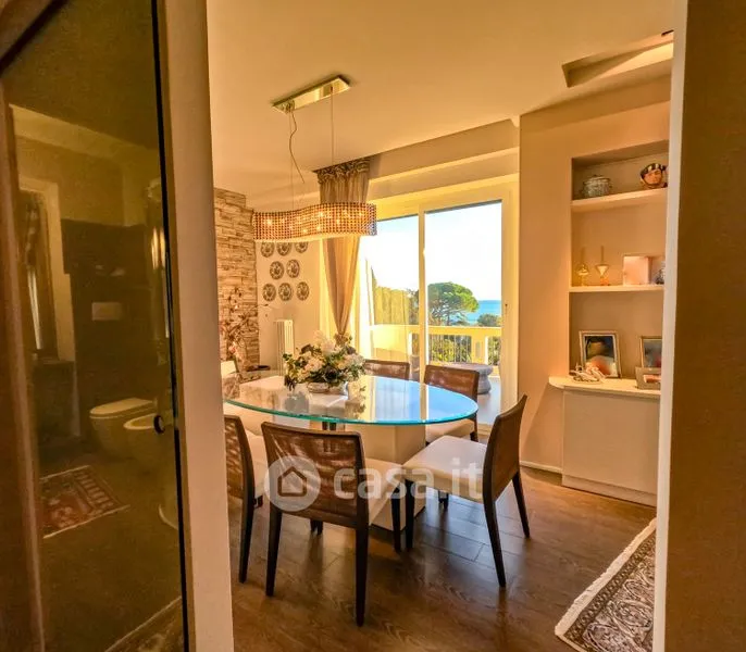 Salle à manger - Luxury Penthouse with Sea View in Genoa