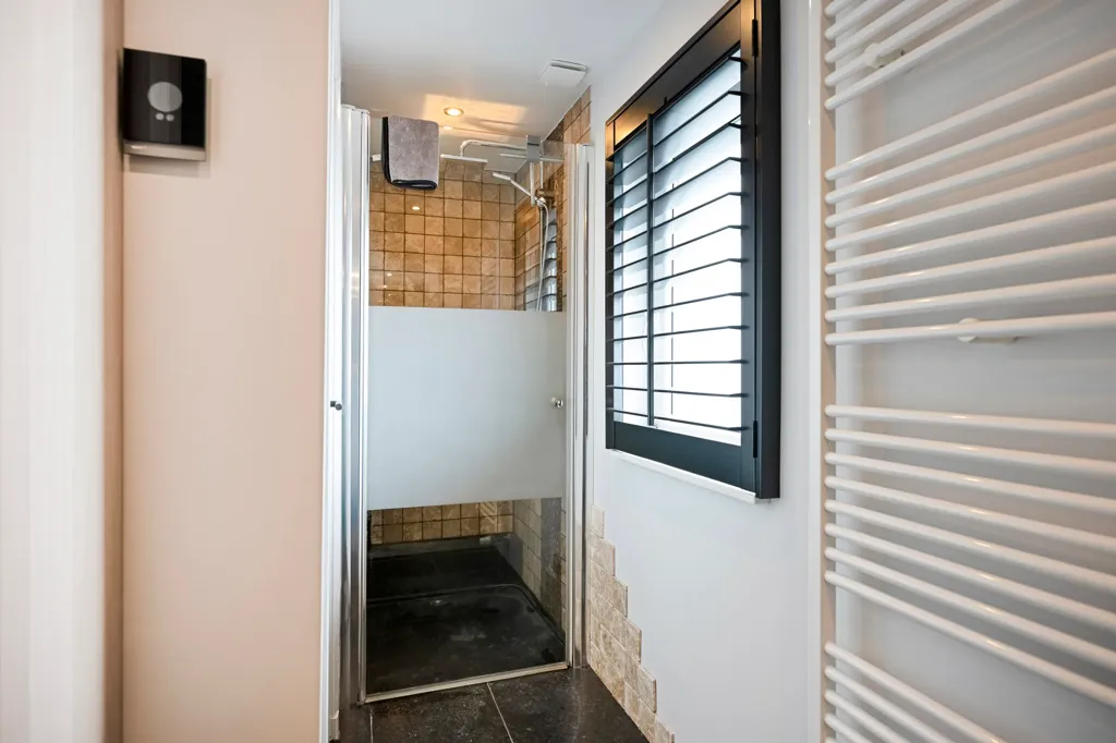 Bathrooms - Detached House with Solar Panels in Heerlen