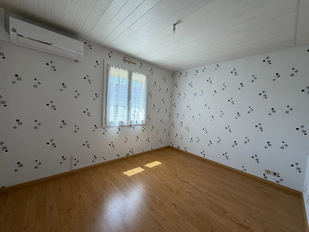 Toad - 3-Bedroom House with Garden in Brou