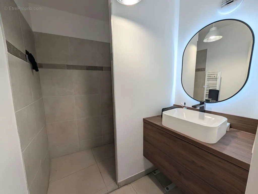Vannitoad - Luxury Apartment with Rooftop in Bethune