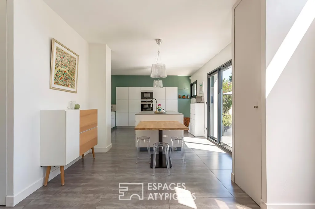 Söögituba - Ground Floor Flat in Montanay with Pool