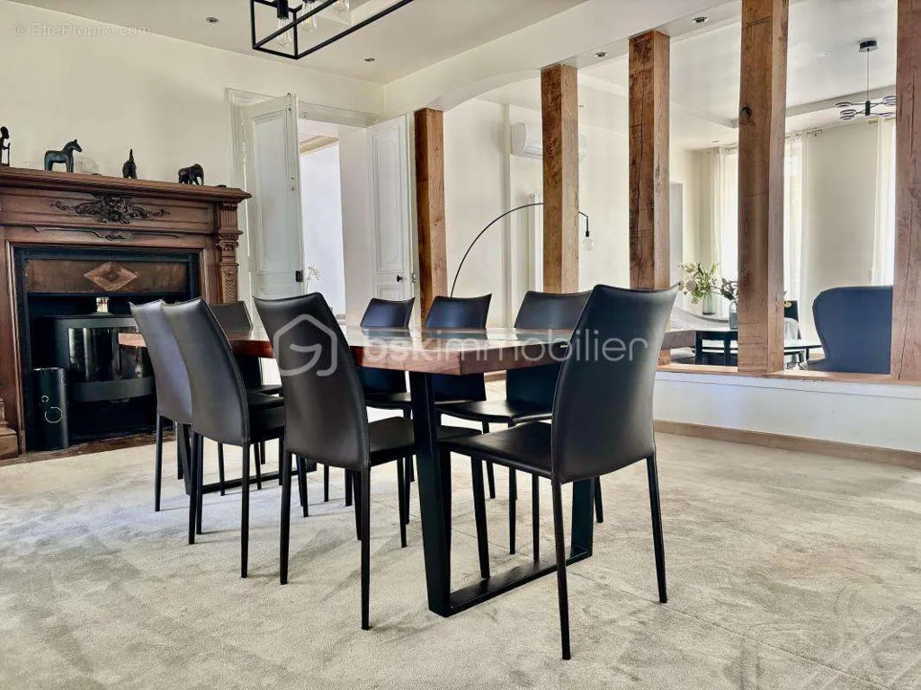 Salle à manger - Maison 18 pièces à Le Mee-Sur-Seine