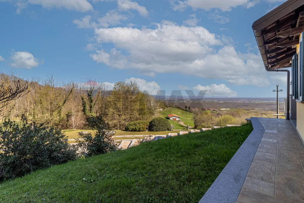 Terrazza - Villa indipendente con parco privato a Magnano