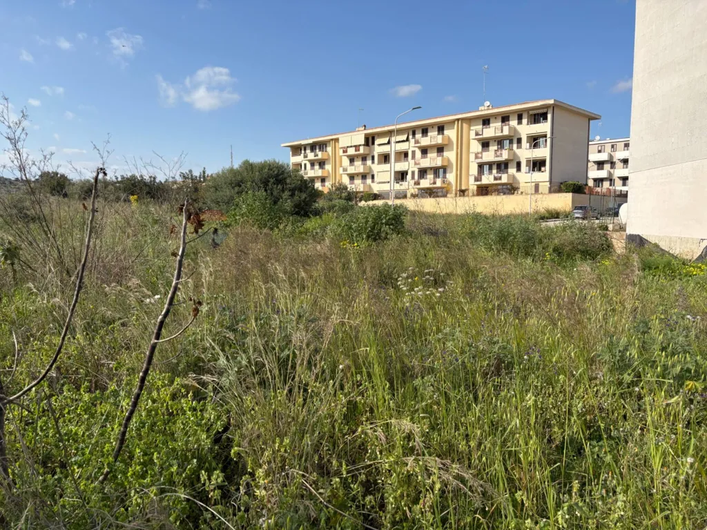 Giardino - Buildable Land with Urban Amenities in Ispica