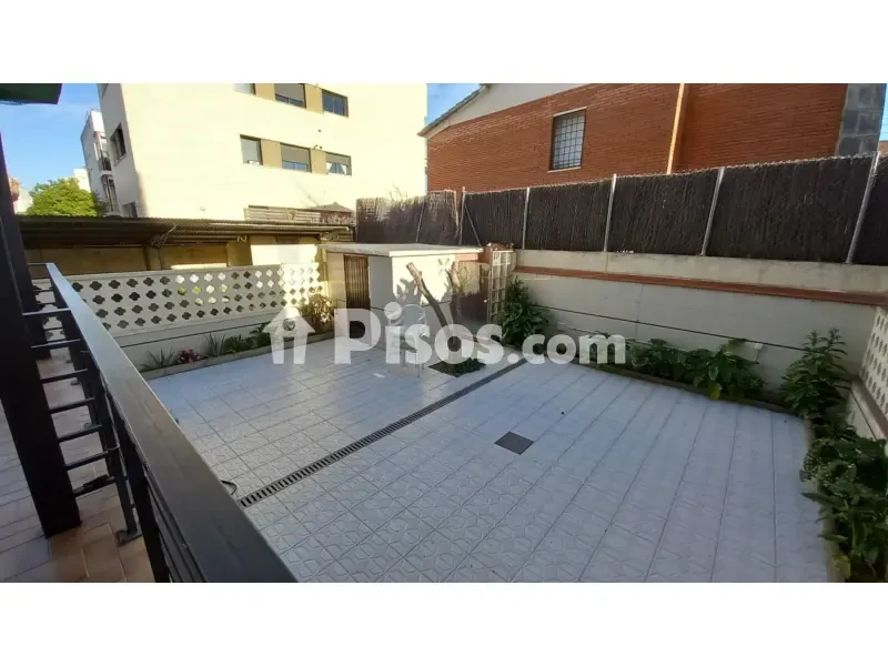 Terrass - Ground Floor Flat with Garden in Cubelles