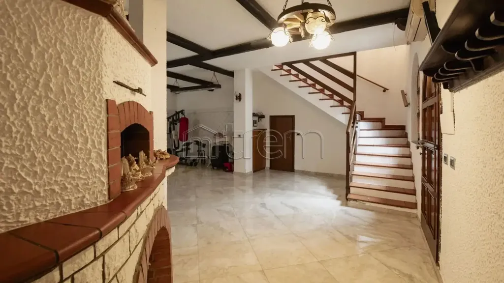 hallway_entrance