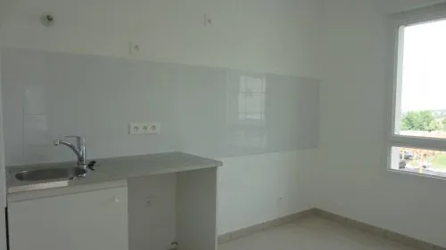 Cuisine - Appartement 3 Pièces avec Balcon à Évry