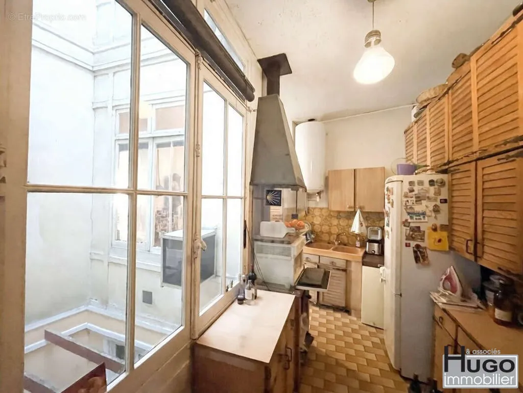 Cucina - Haussmannian Apartment with Tram Access in Bordeaux