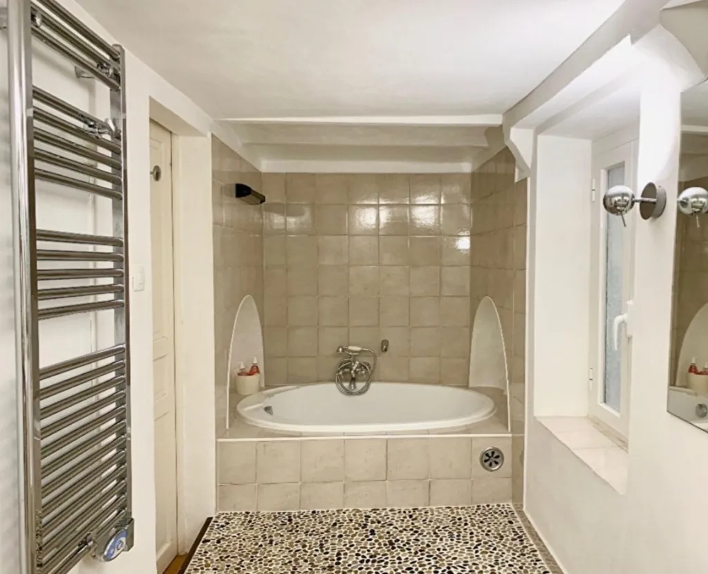 Bagni - Authentic Village House with Sea View in Roquebrune-Cap-Martin