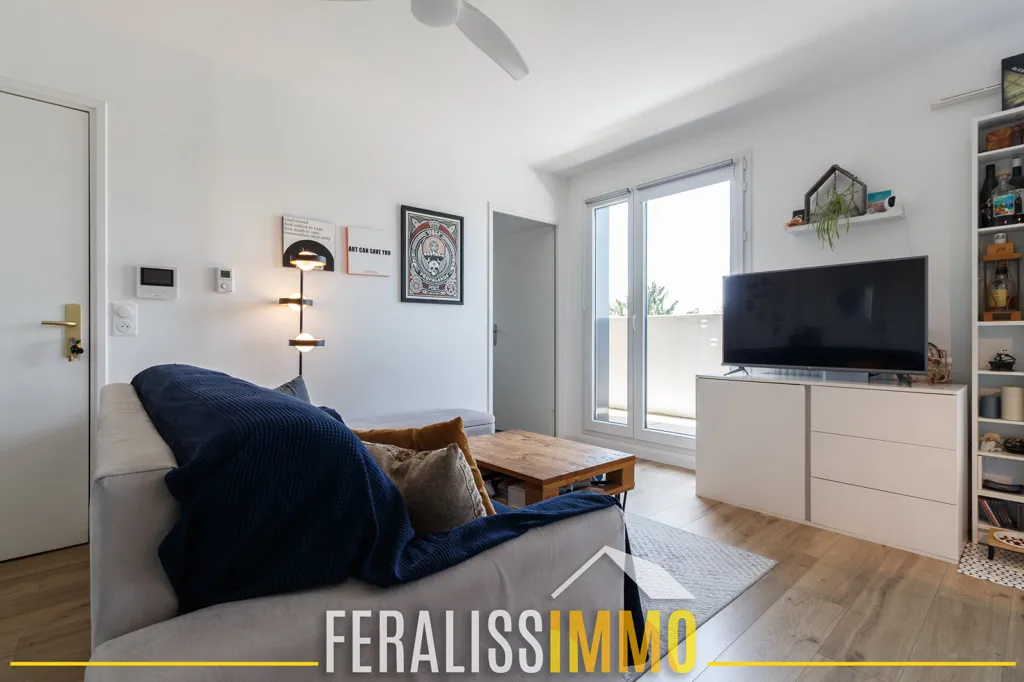 Living Room - Flat with Large Terrace in Sought-After Area