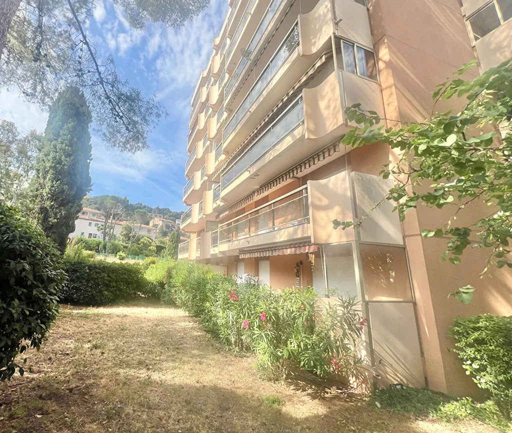 Jardin - Appartement 3 Pièces avec Terrasse à Saint-Raphaël