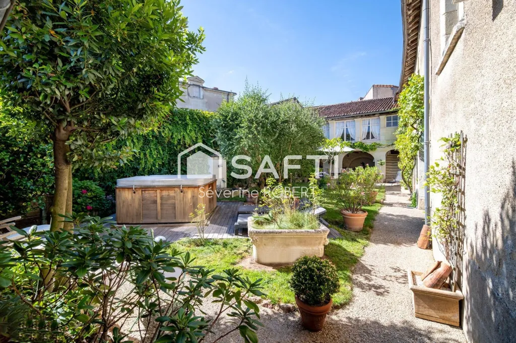 Jardin - Maison de Caractère XVIIIe siècle avec Jardin à Loudun