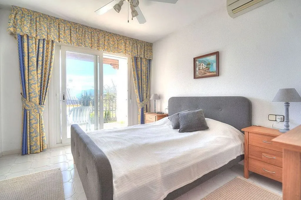 Magamistoad - Corner Semi-Detached House with Pool in Mijas Golf