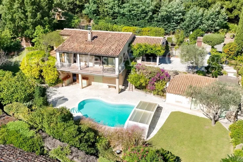 Vue aérienne - Villa Luxueuse avec Vue Mer à Grimaud