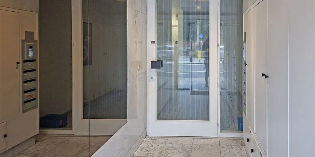 hallway_entrance