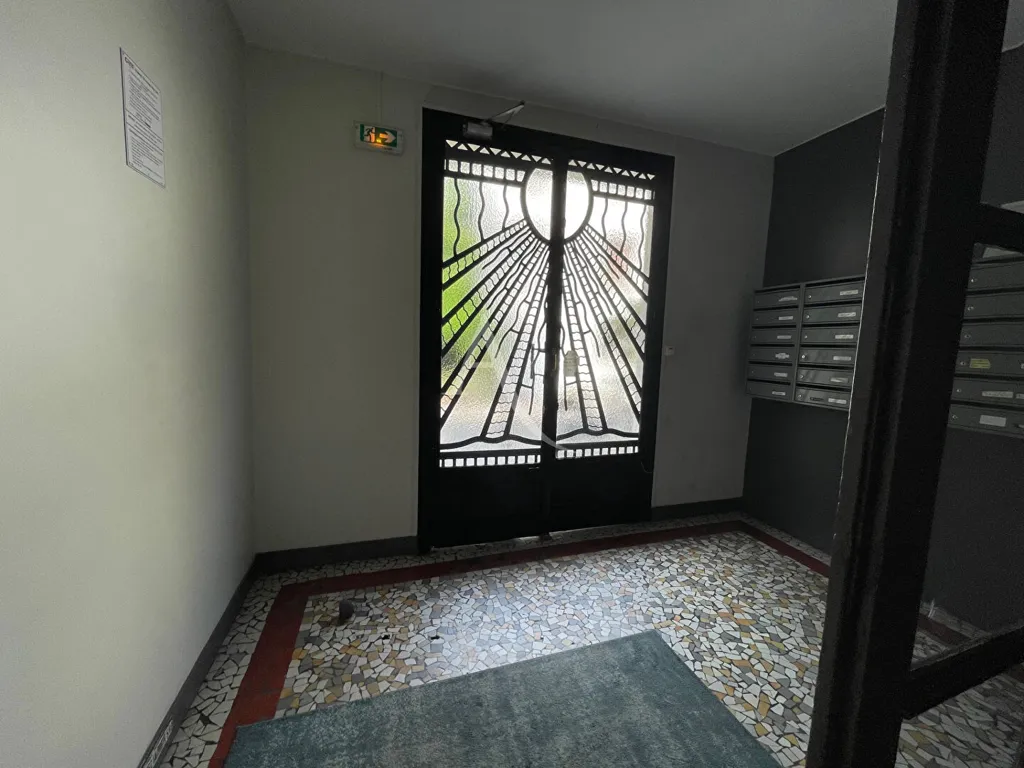 Hallway - Charming Parisian Flat with Terrace on Butte Bergeyre