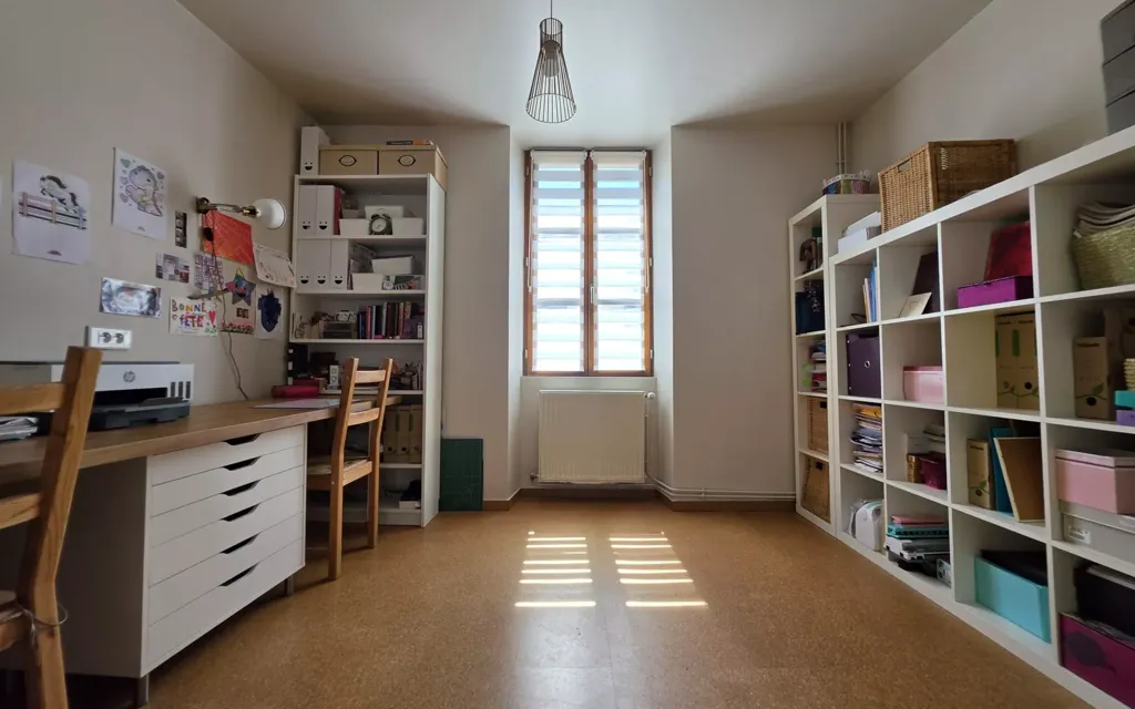 Bureau - Maison en Pierre Rénovée avec Piscine à Blasimon