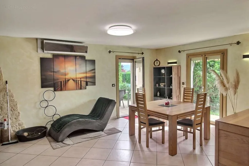 Salle à manger - Maison de Plain Pieds avec Piscine à St Marcellin