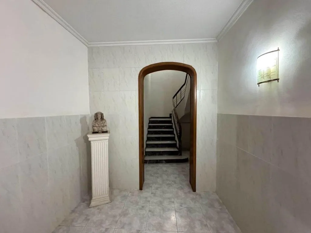 Entrée - Luxury Apartment Complex with Development Potential in Crevillent