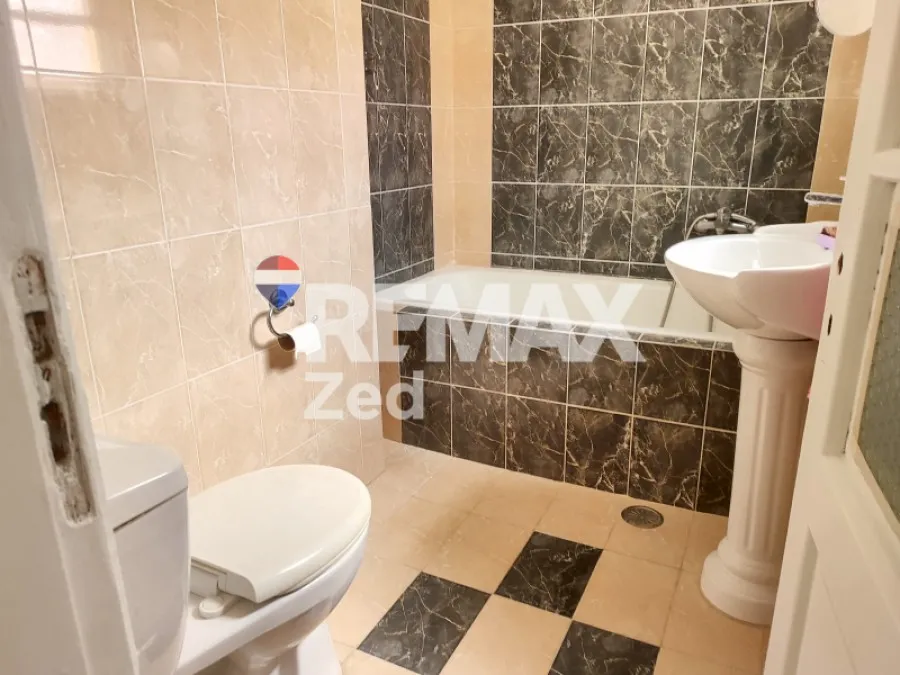 Vannitoad - Apartment with Balcony in Piraeus, Tabouria
