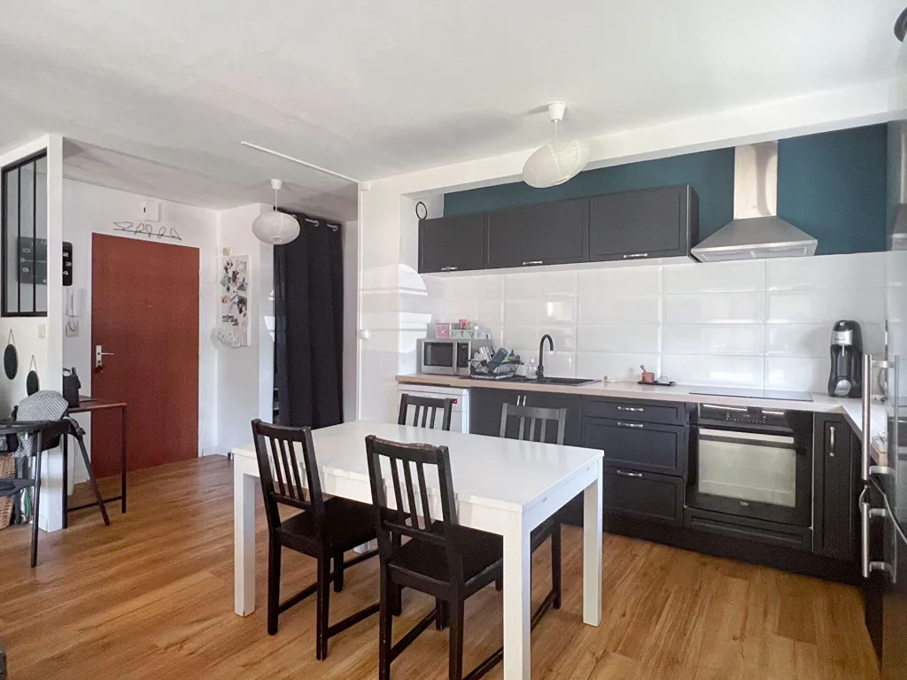 Köök - Apartment with Terrace in Angers La Madeleine