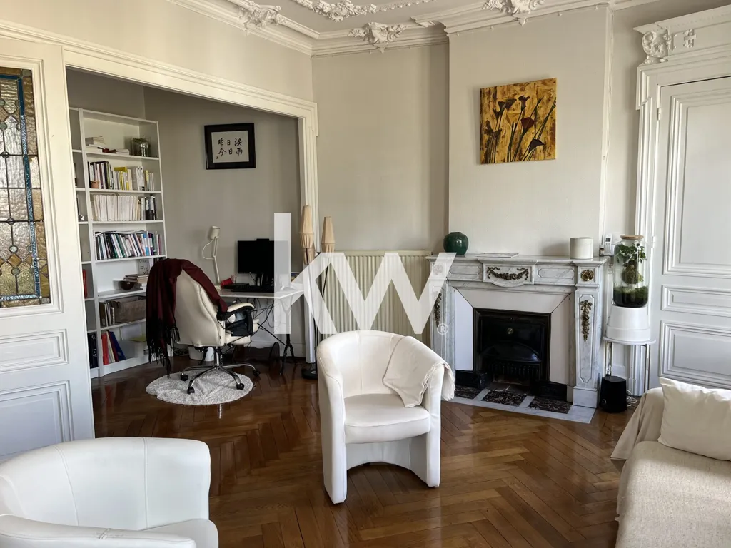 Séjour - Appartement Bourgeois avec Balcon à Saint-Étienne