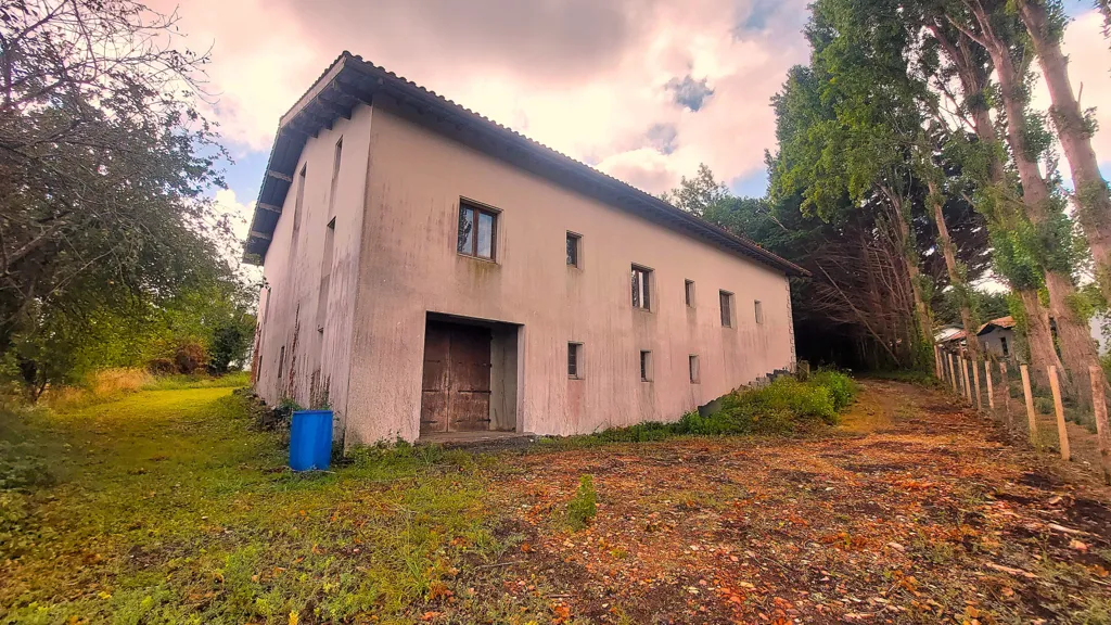 Extérieur - Maison en Construction avec Jardin à Guiche