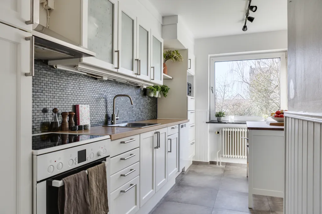 Cucina - Apartment with South-Facing Balcony in Central Location