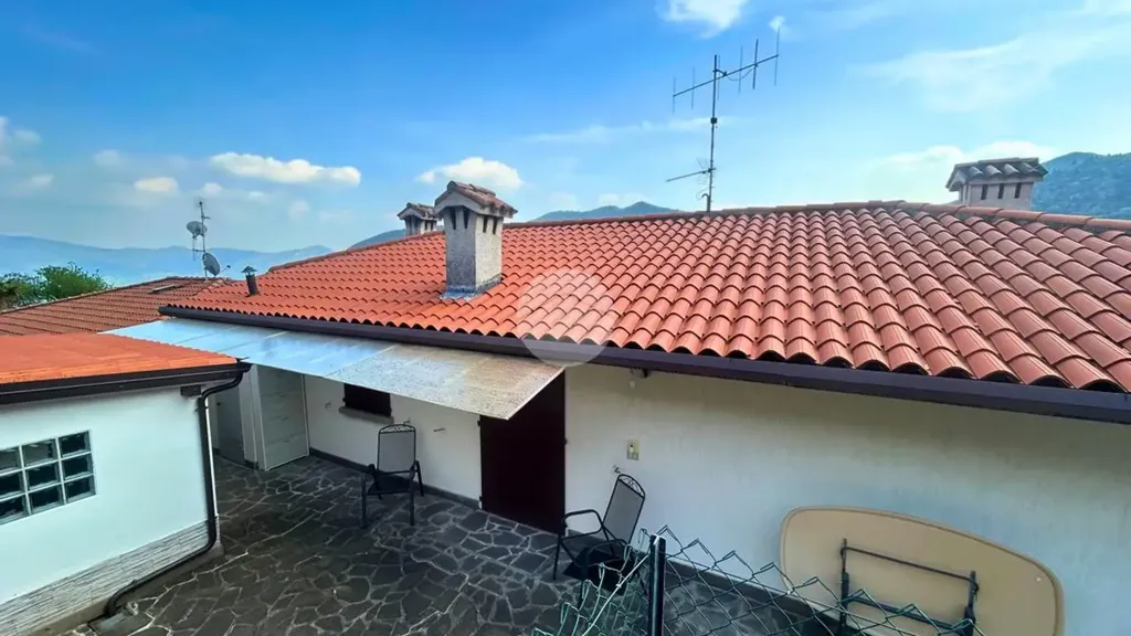 Terrace - Independent House with Panoramic View in Vigolo