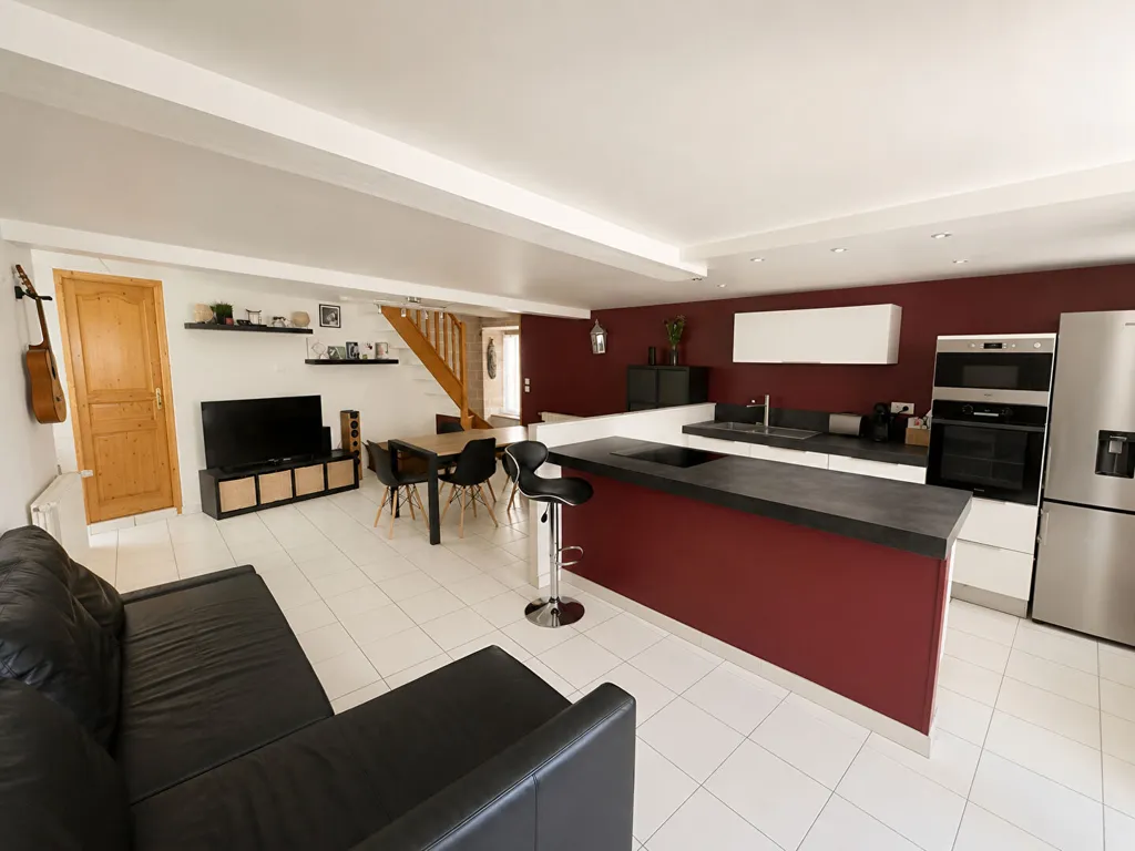 Cuisine - Maison Individuelle avec Balcon au Centre de La Roche Blanche