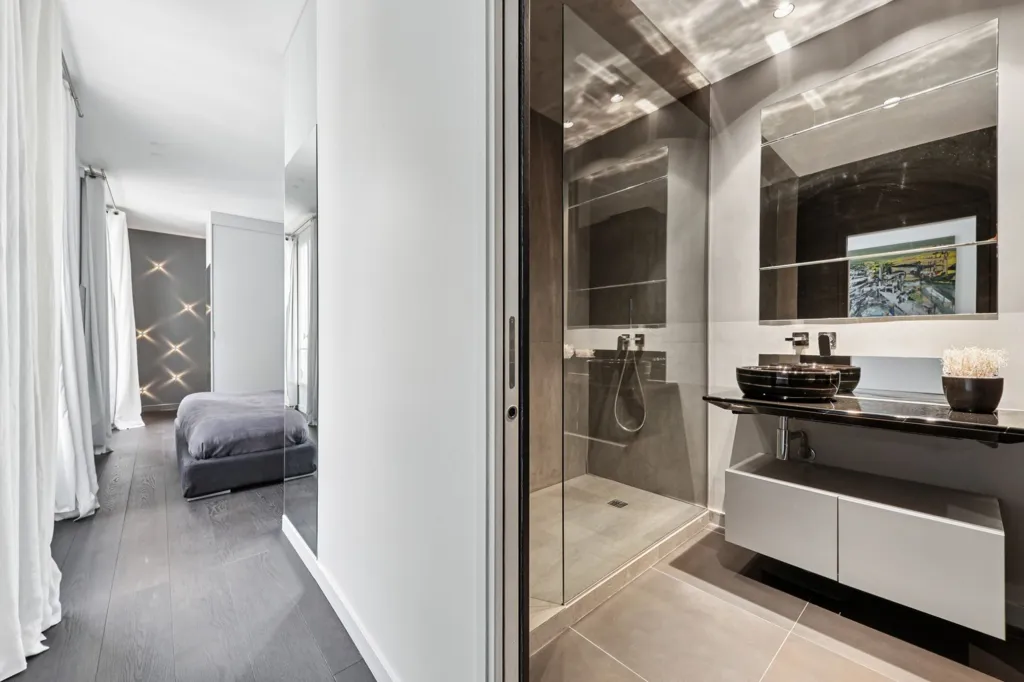 Vannitoad - Luxury Duplex with Balcony in Paris 5th