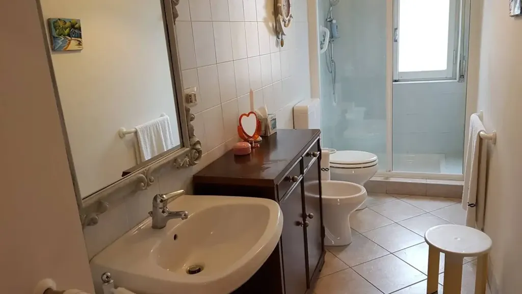 Vannitoad - Rented Apartment with Sea View in Loano
