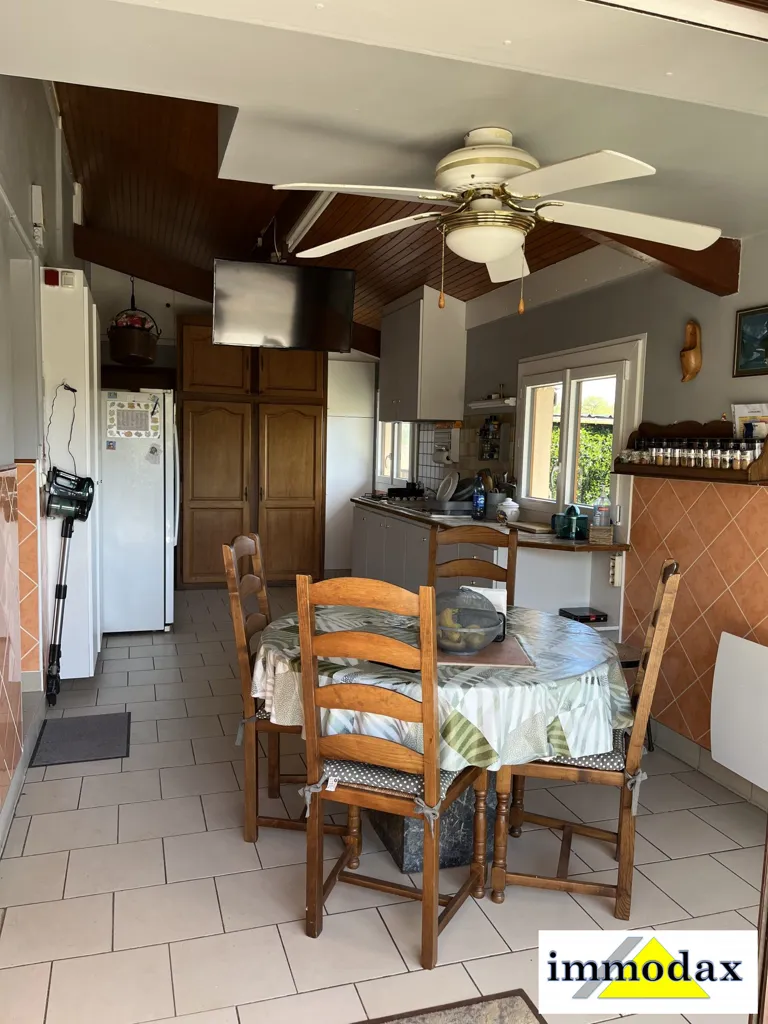 Salle à manger - Maison Traditionnelle avec Piscine à Mimbaste