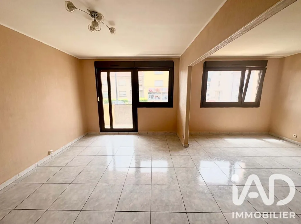 Pièces - Appartement avec Balcon et Garage à Florange
