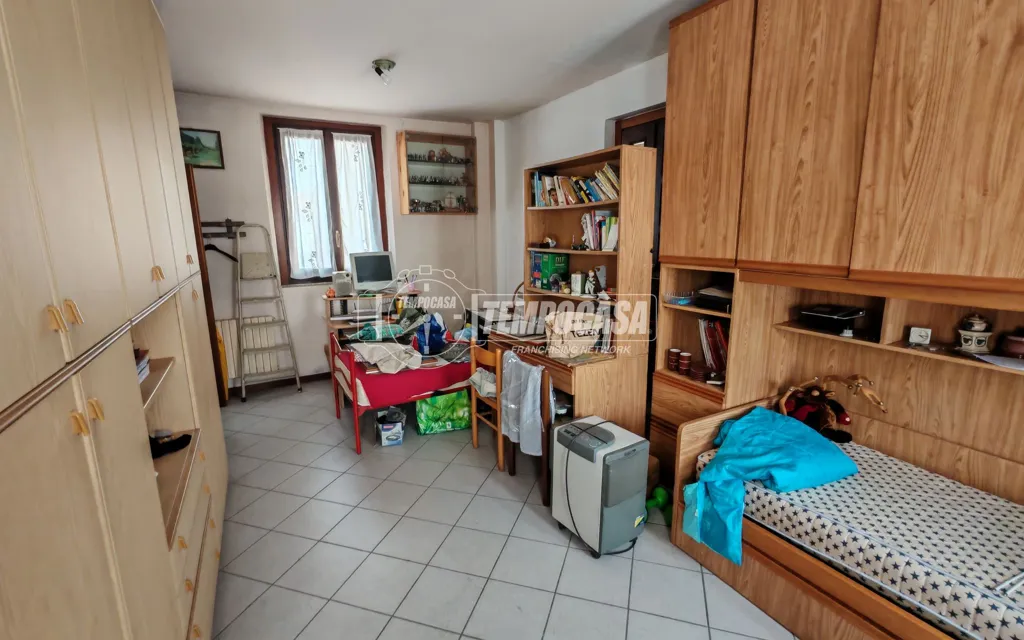 Bedrooms - Spacious Trilocale with Balcony in Rovellasca