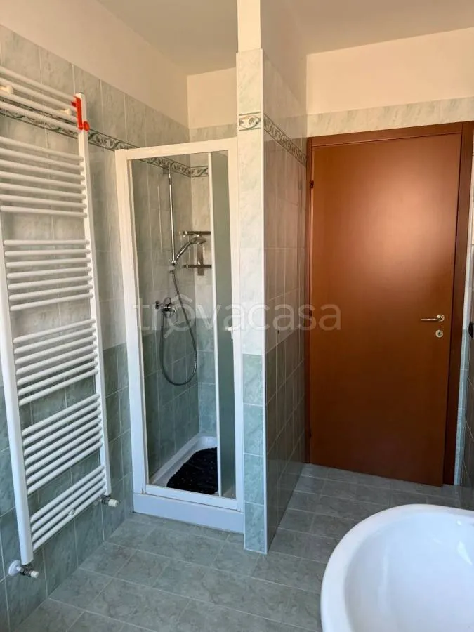 Salles de bain - Elegant Apartment with Garage in Cento