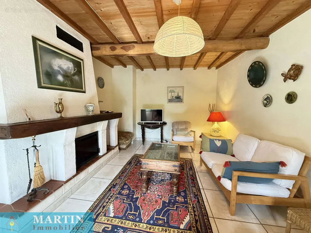 Soggiorno - Mas with River Access in Peaceful Hamlet