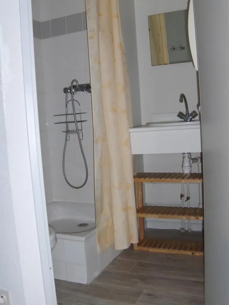 Salles de bain - Studio Meublé avec Ascenseur à Tours