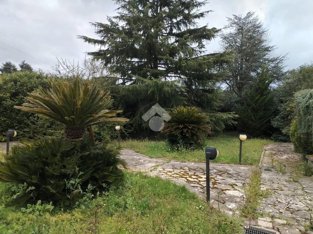 Aed - Villa with Garden in Altavilla Irpina