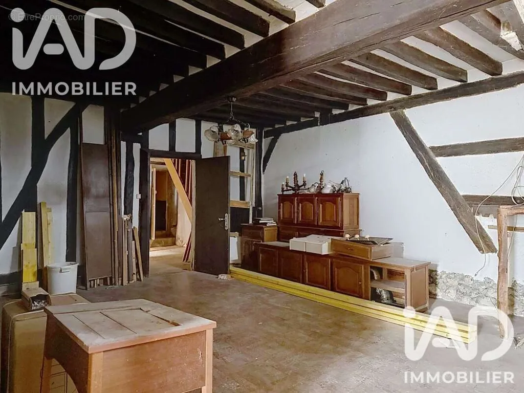 Pièces - Maison à rénover avec jardin à Chambeugle