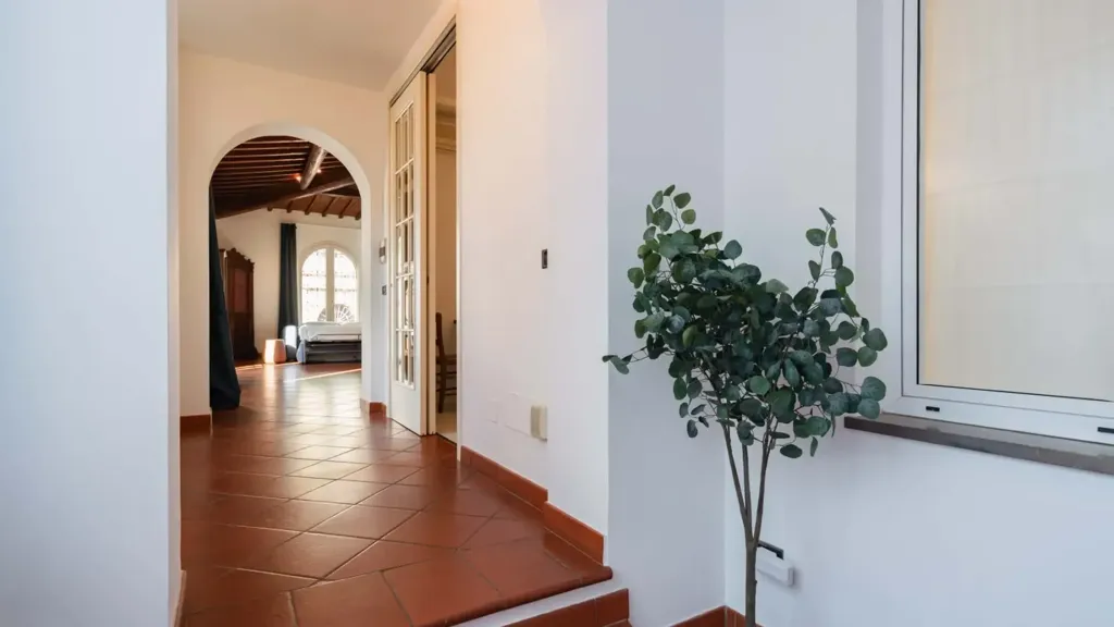 Esik - Arty Apartment with Balcony in Florence