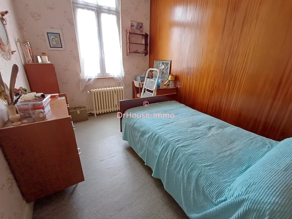 Chambres - Maison à Rénover avec Jardin et Garage à Proximité