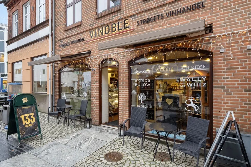 Exterior - Retail Unit with Prime Location in Skive