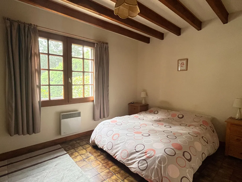 Chambres - Propriété Boisée au Bord d'un Ruisseau près de La Suze-sur-Sarthe