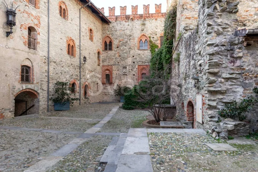Aed - Panoramic Castle with Garden in Montalto Dora