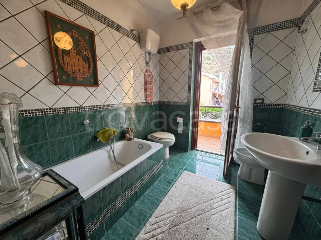 Salles de bain - Villa with Private Garden in Vitulazio